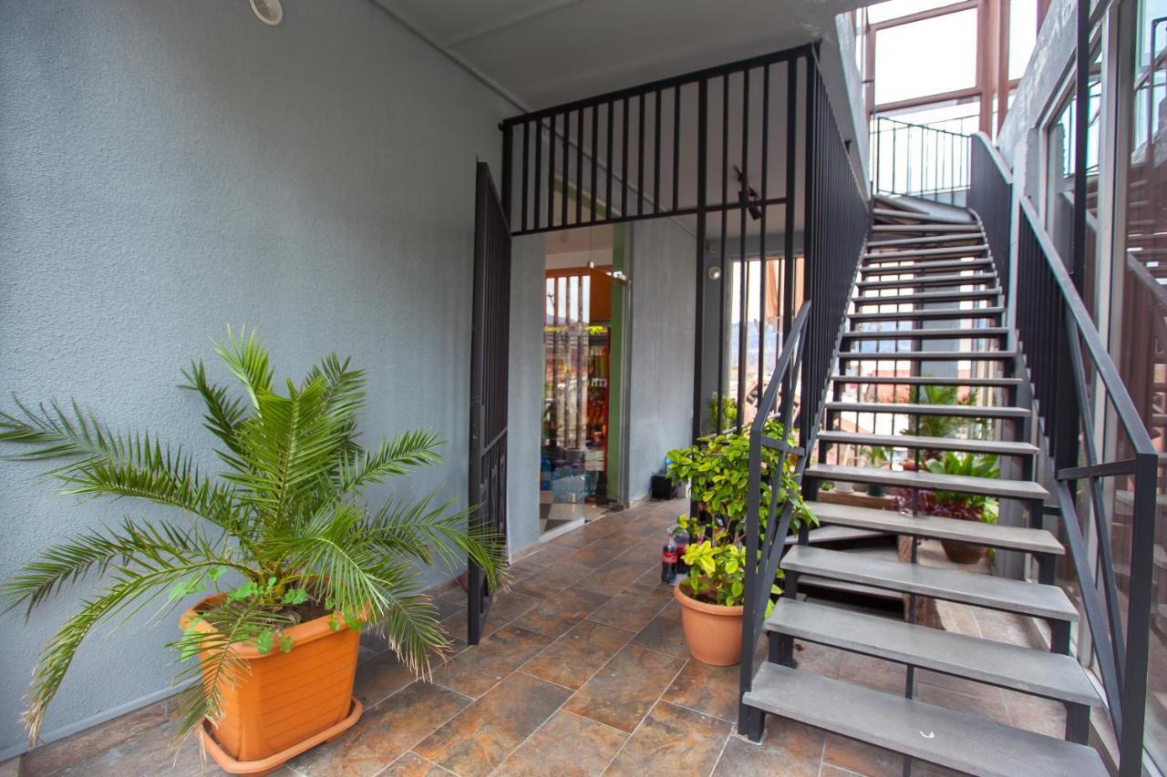 Shiny Avlabari Apartment Tbilisi ภายนอก รูปภาพ